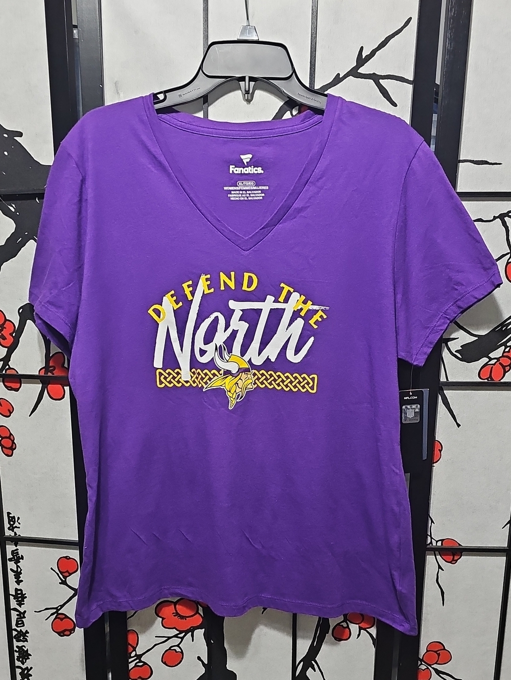 NFL Fanatics Purple Minesotta Vikings 'Defend the North' V-Neck Tee XL New